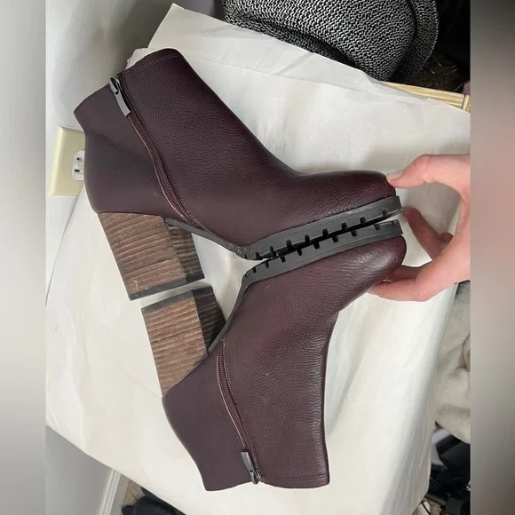 Franco Sarto Burgundy Leather Lugg Sole Maysen Heeled Booties Sz 10 - Picture 2 of 11
